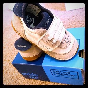 Stride Rite Wyatt stone sneaker